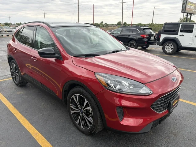 2021 FORD Escape SE
