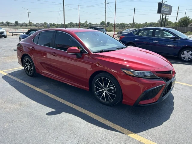 2022 TOYOTA Camry SE
