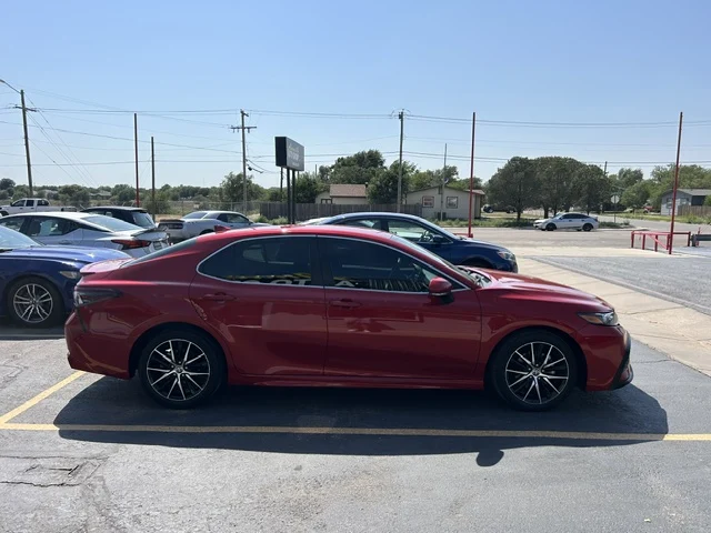 2022 TOYOTA Camry SE