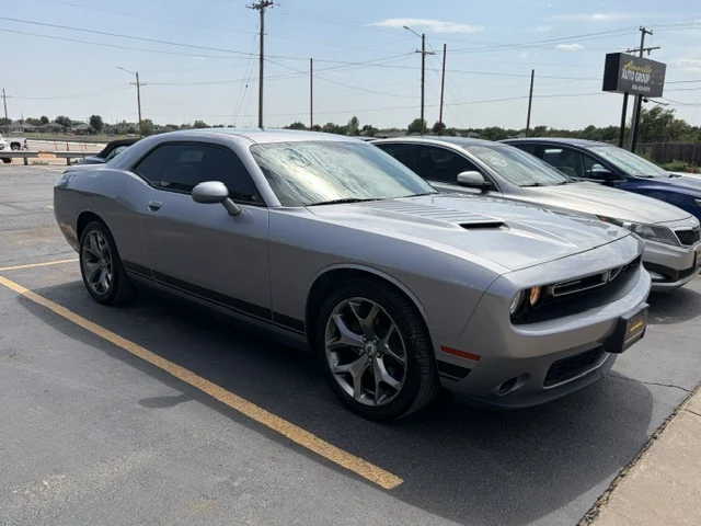 2017 DODGE Challenger SXT